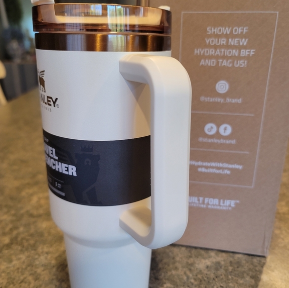 Stanley Quencher 40 oz Stanley x Magnolia cream and copper Rare NIB - Picture 3 of 16